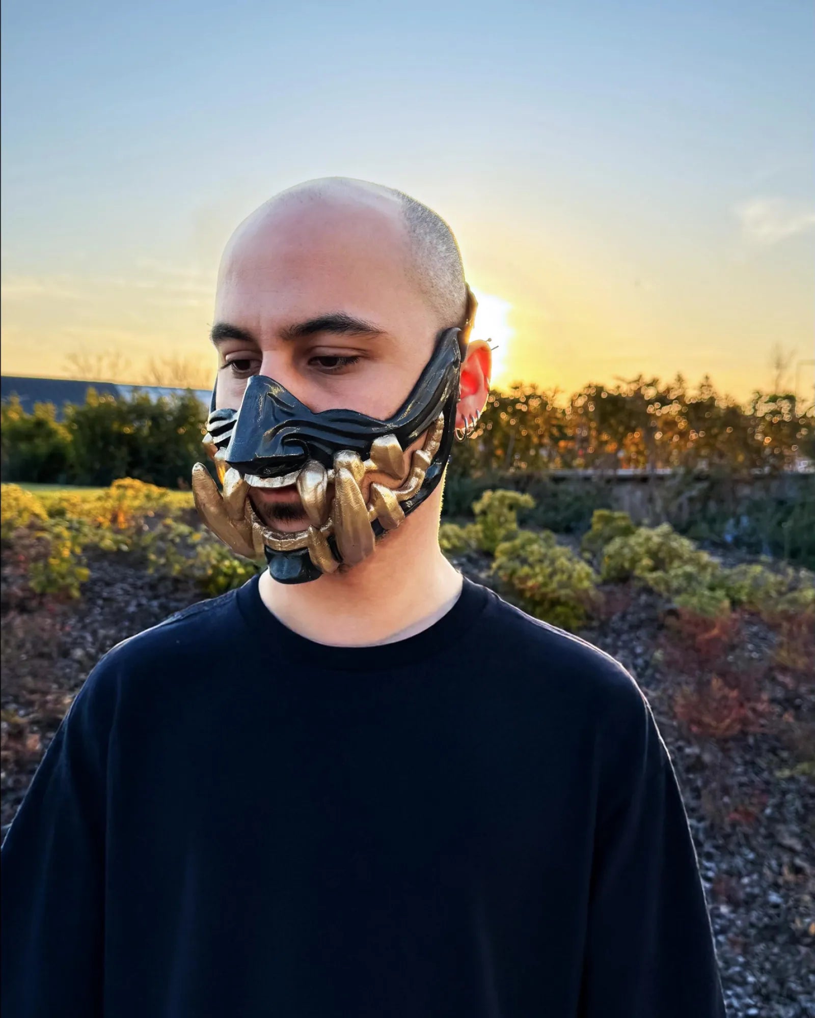 Samurai Demon Oni; Black mask with gold teeth, handcrafted Venetian cosplay mask for fantasy events.