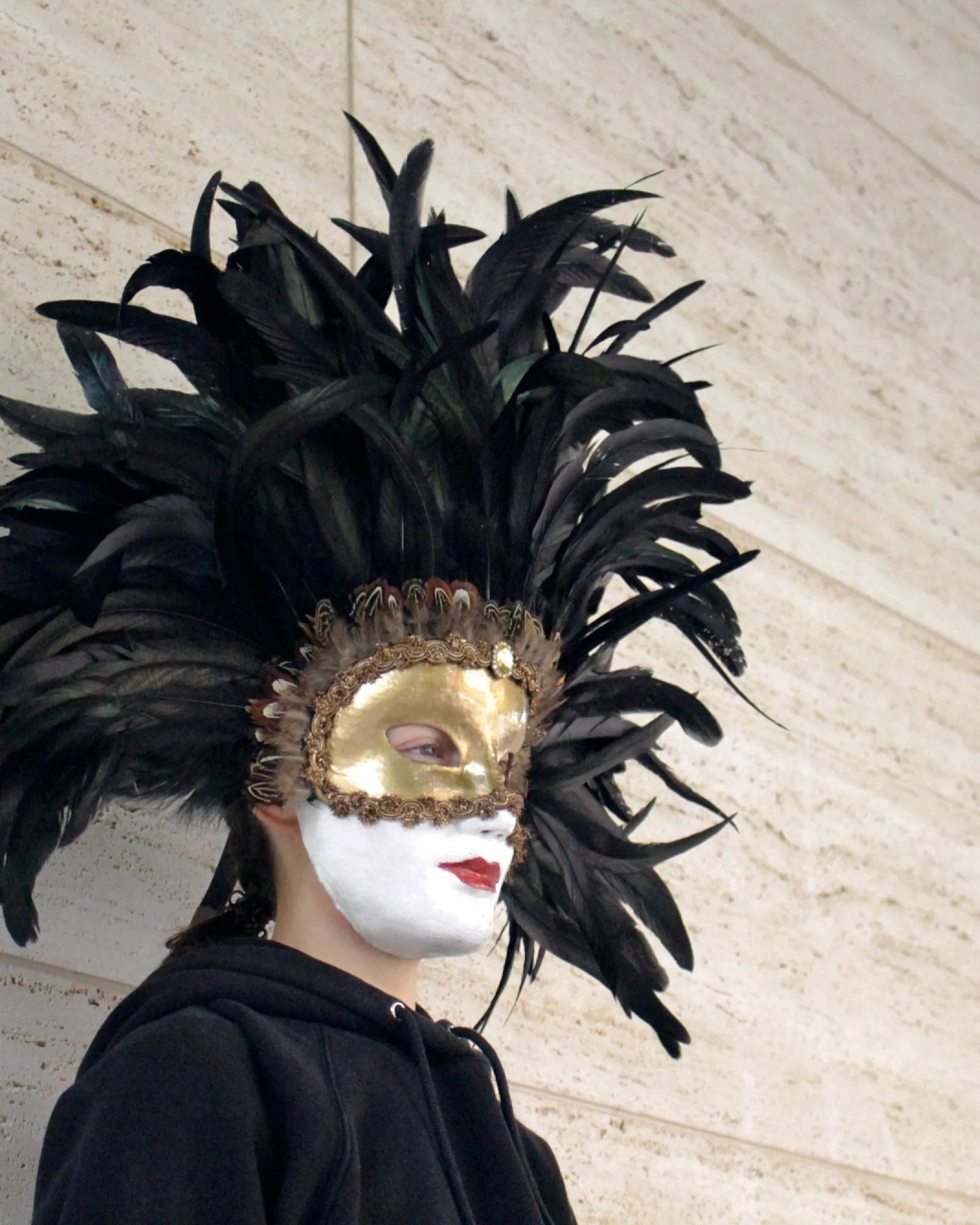 Eyes Wide Shut Mandy; Original Pattern Black Feathers, Kubrick Film Mask, handcrafted Venetian cosplay mask with high-quality feathers.