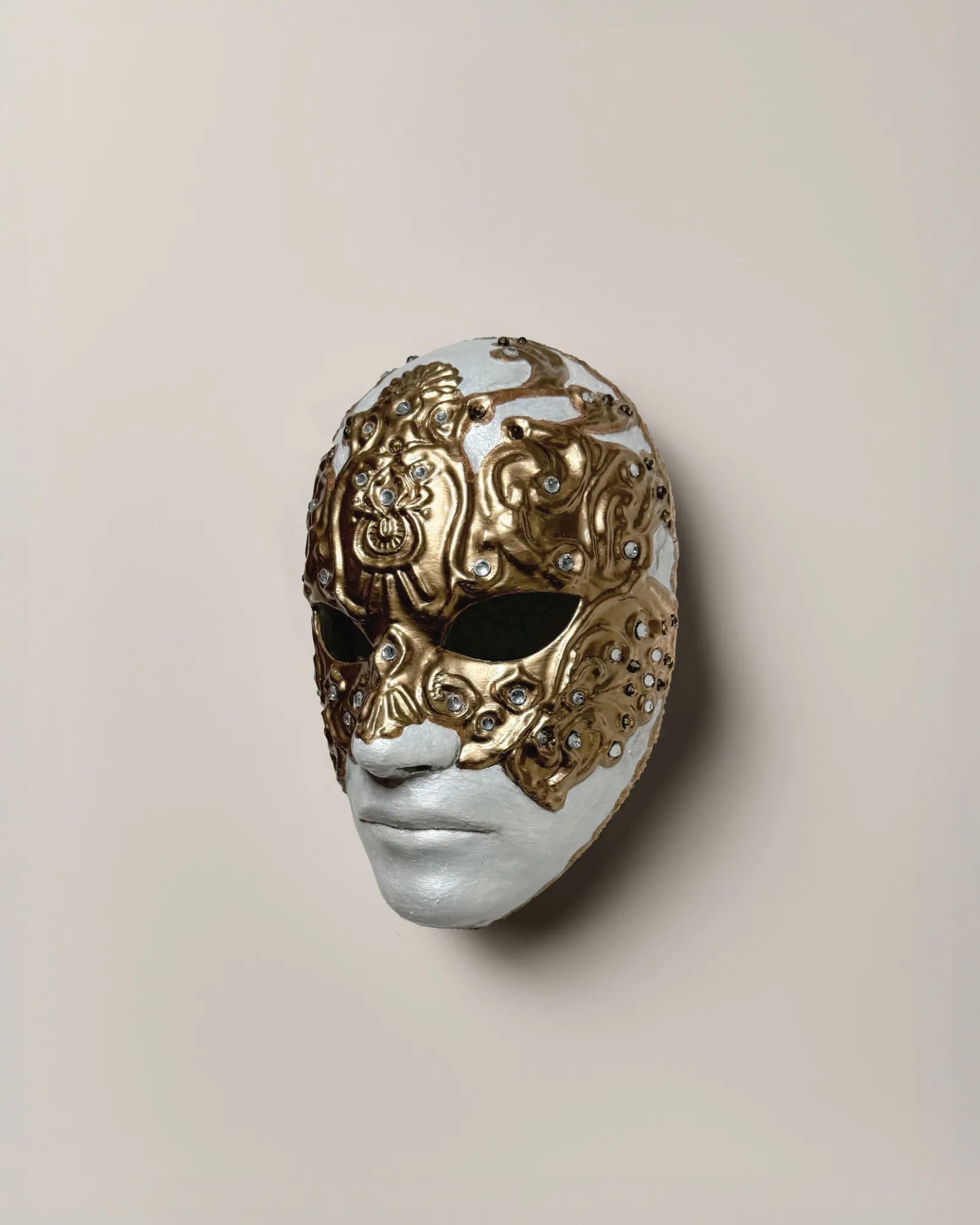 Eyes Wide Shut Mask Original Pattern - Detailed Bill Harford Design Mask, handcrafted Venetian cosplay mask with fantasy stones.