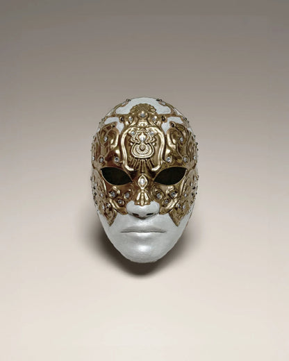Handcrafted Venetian mask for Eyes Wide Shut cosplay, featuring an ornate design and perfect for fantasy enthusiasts.