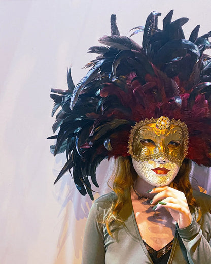 Feather Princess Woman; Venetian Masquerade Mask - Eyes Wide Shut inspired, handcrafted with high-quality feathers, ideal for cosplay and fantasy events.