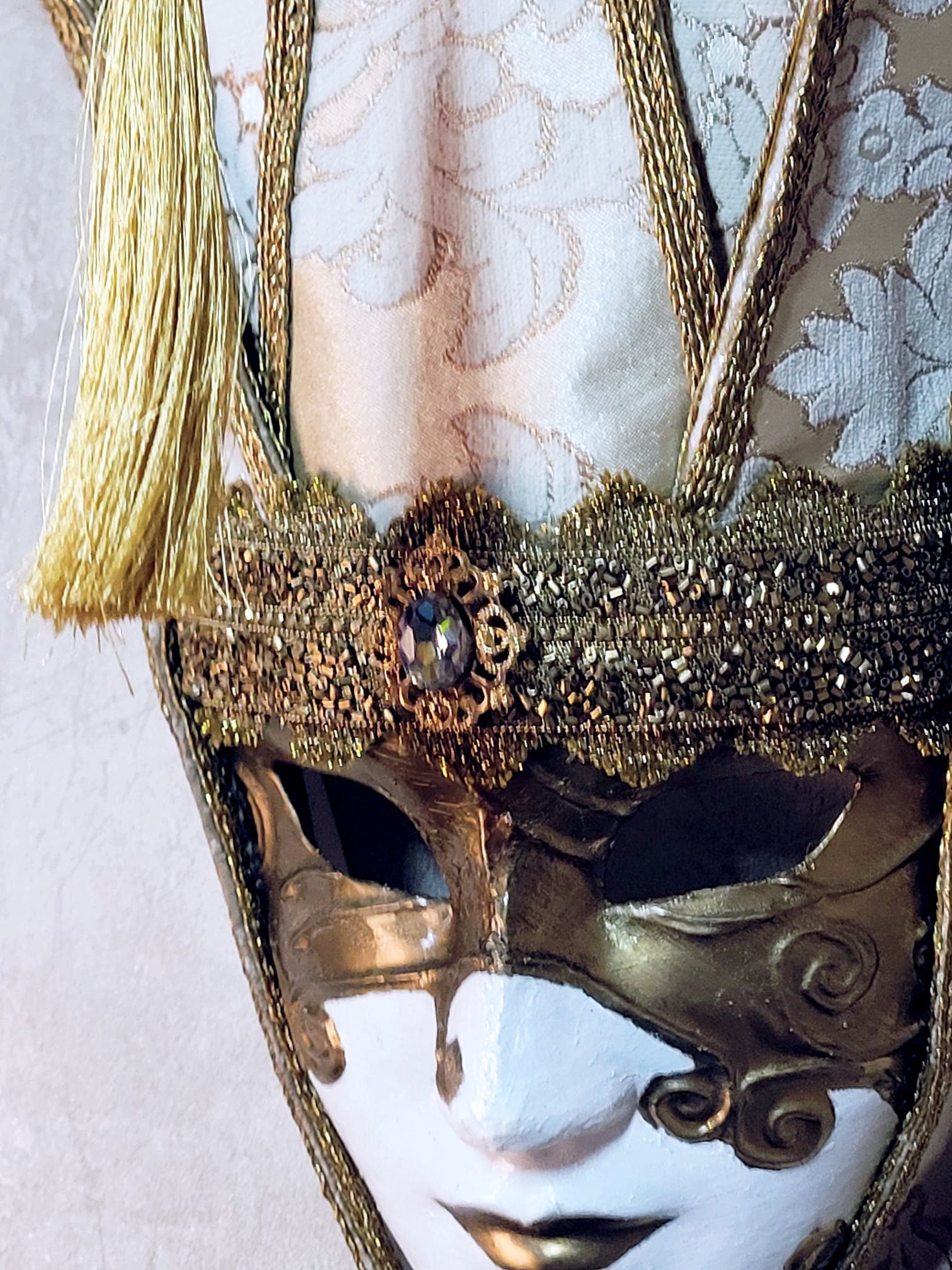 The Popess - Luxurious White and Gold Venetian Mask for Masquerade - Chic Art -