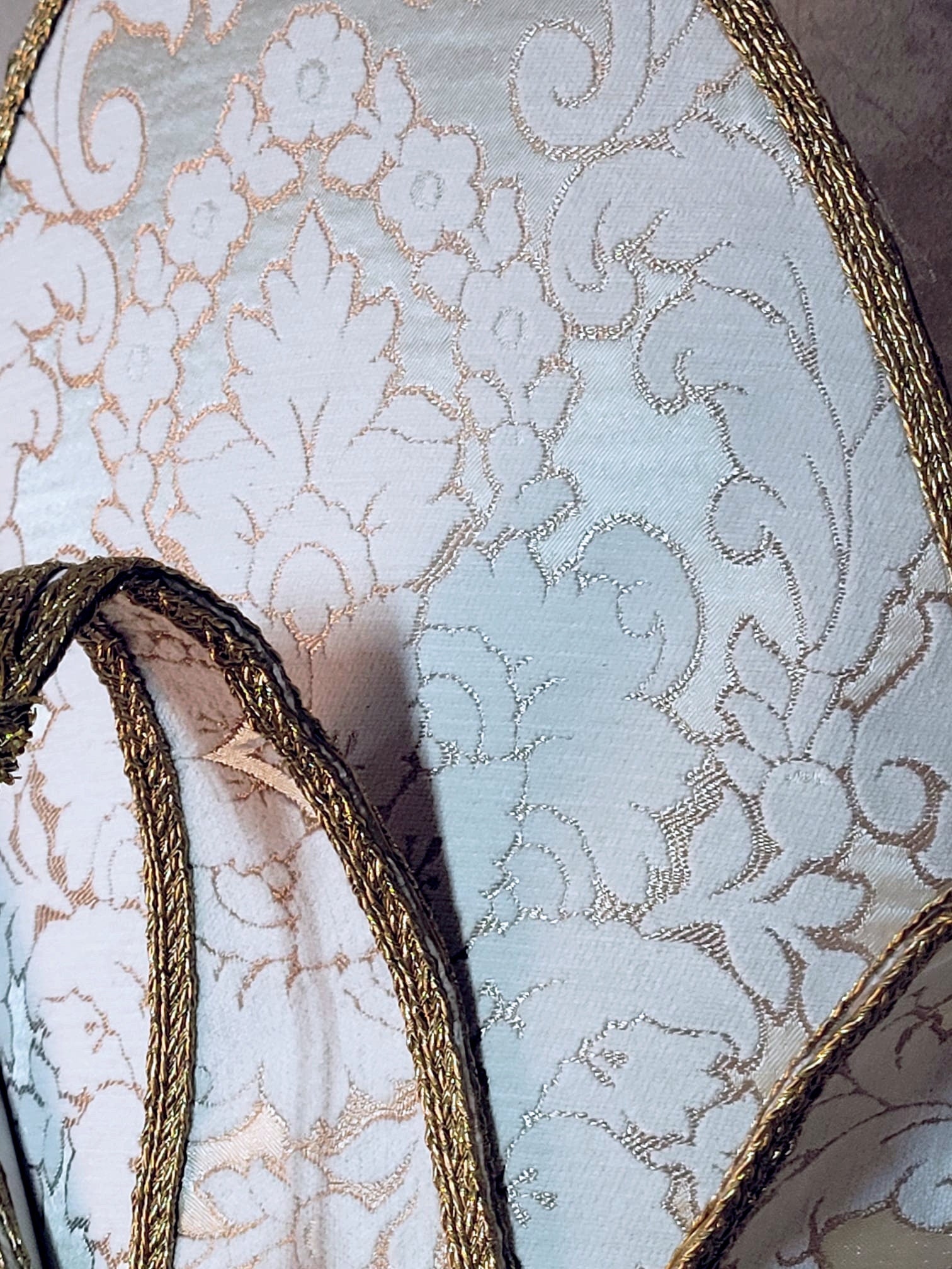 The Popess - Luxurious White and Gold Venetian Mask for Masquerade - Chic Art -