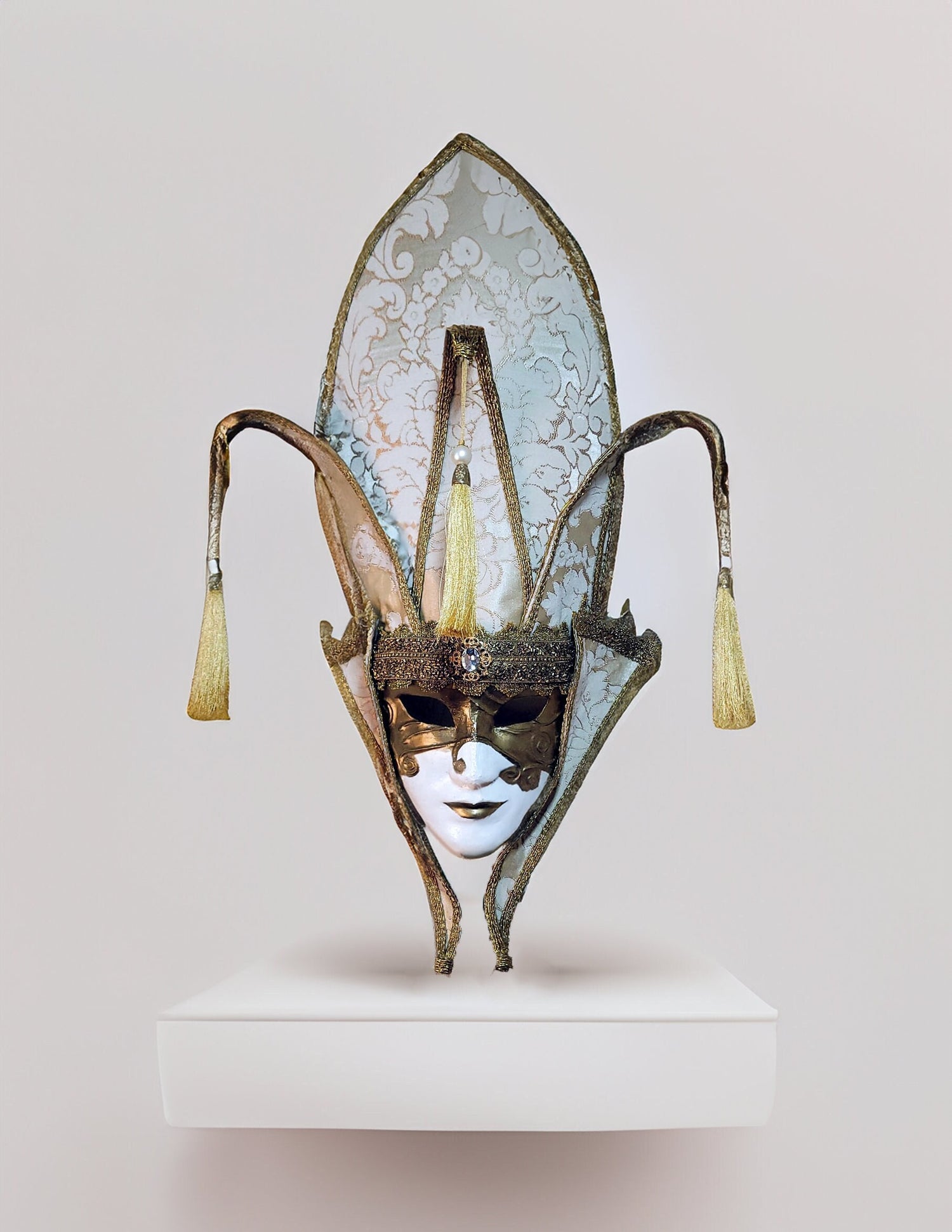 The Popess - Luxurious White and Gold Venetian Mask for Masquerade - Chic Art -