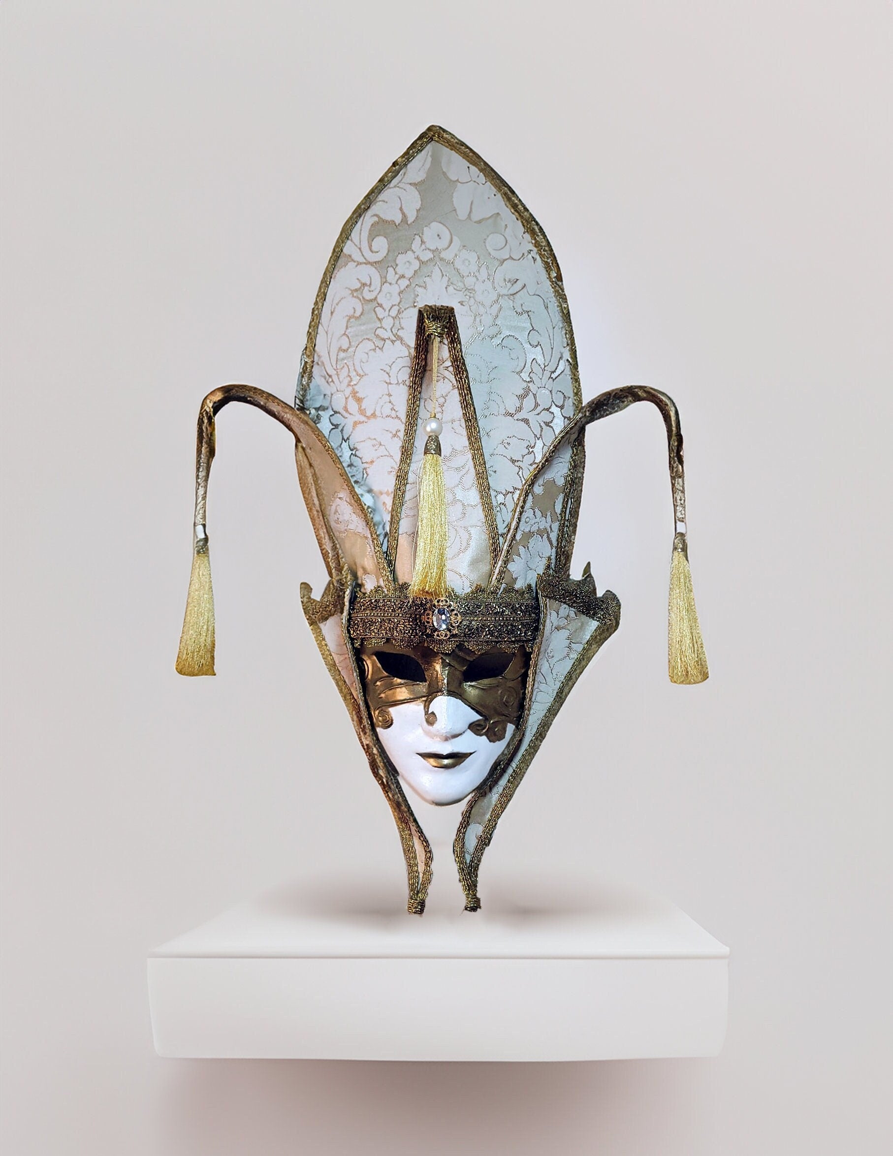 The Popess - Luxurious White and Gold Venetian Mask for Masquerade - Chic Art -