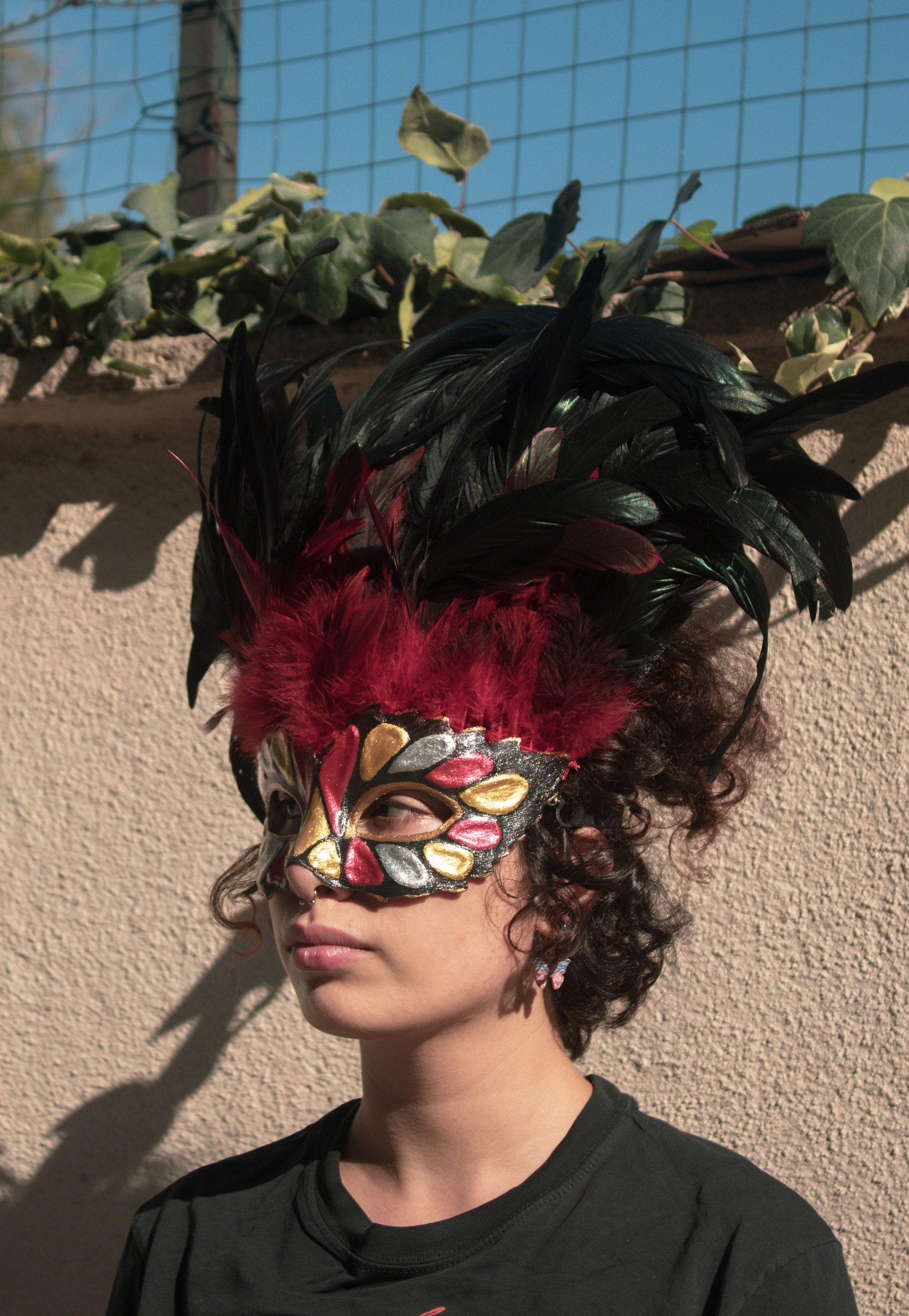 Incas Inspired Venetian Mask - Luxurious Red & Black Feathers with Gold Red - Venemask