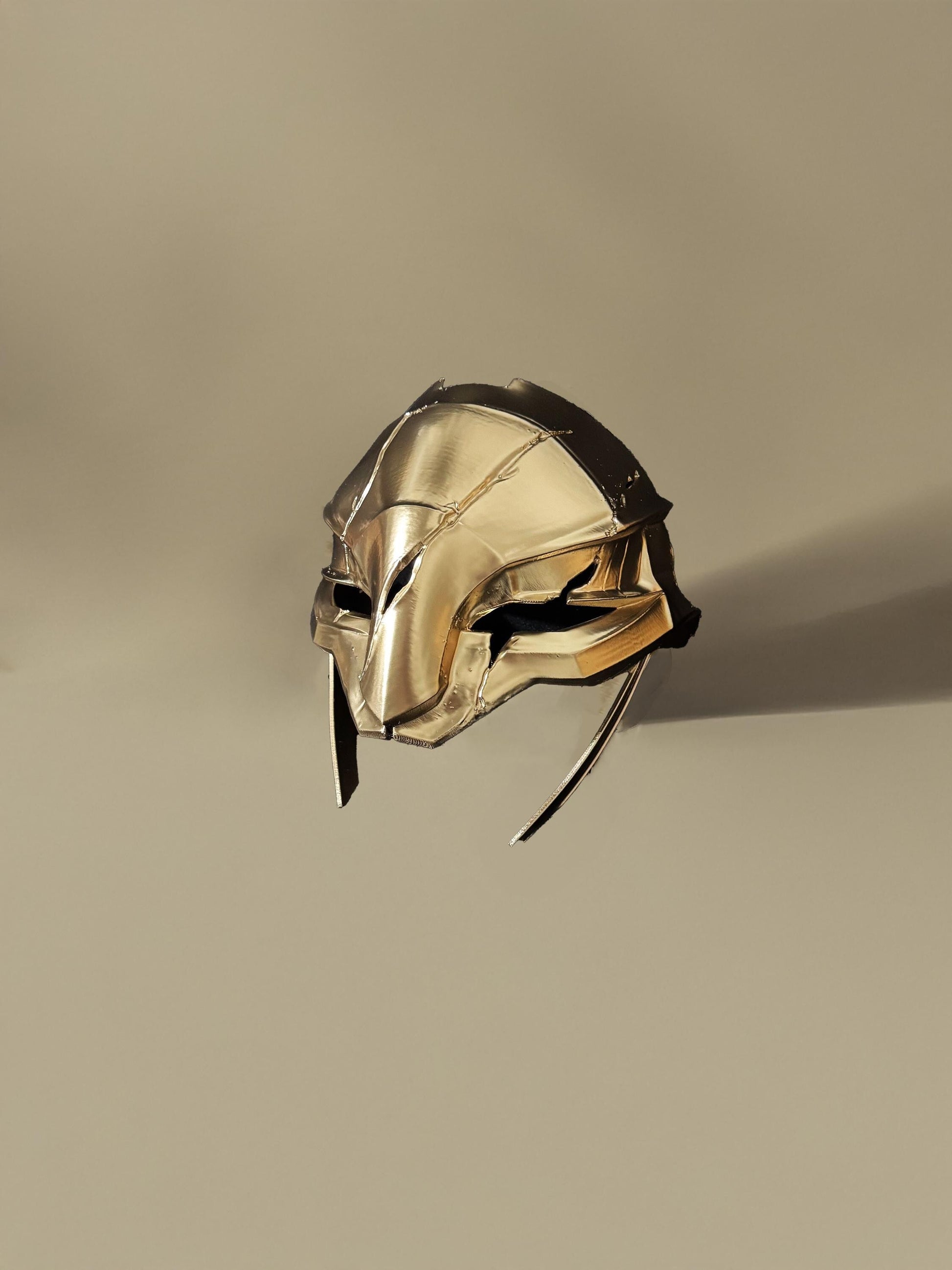 Ambessa Medarda Battle Mask Arcane Mask - Warwick-Scratched - Cosplay Wearable Helmet Mask - Party, Masquerade - Metal Look