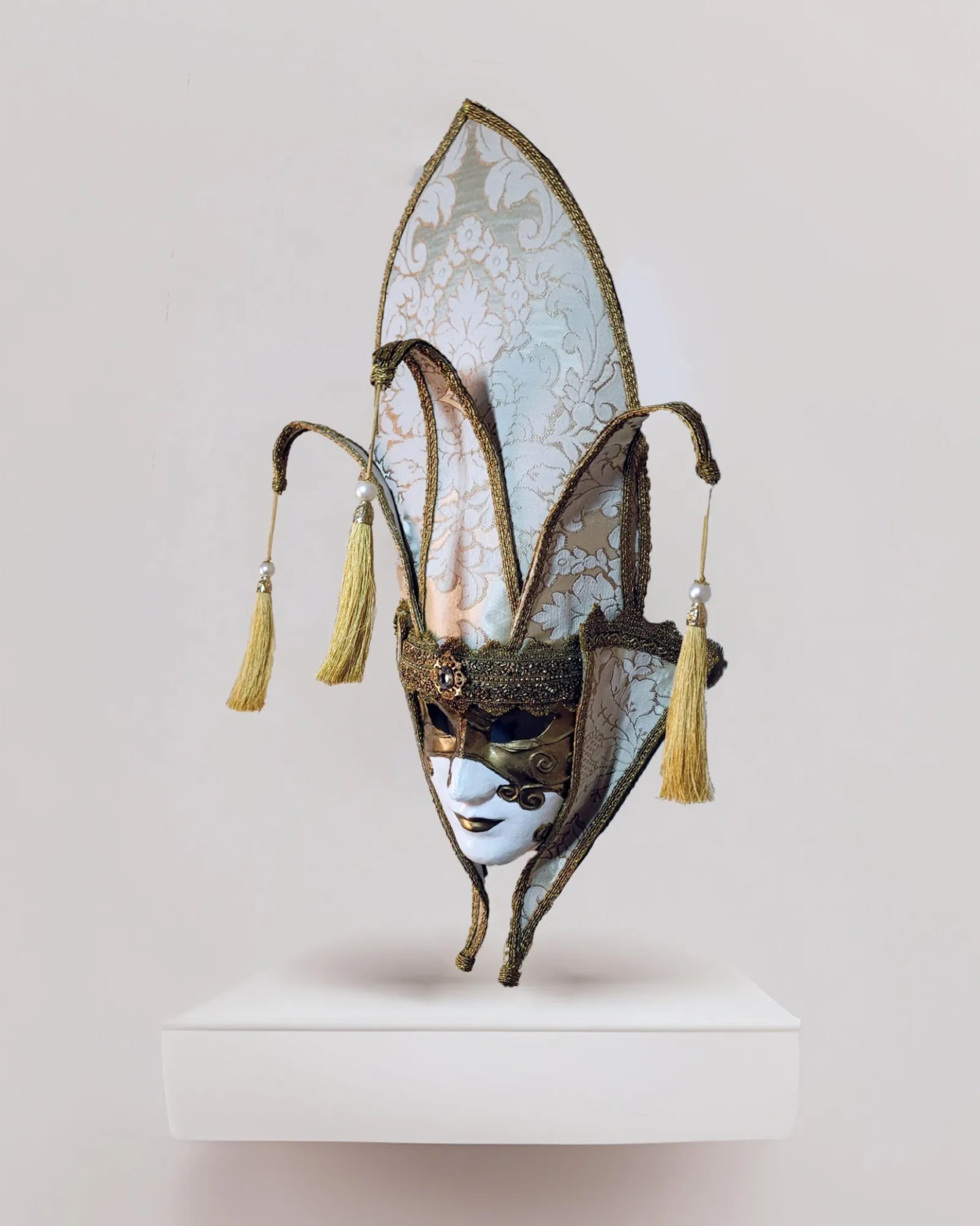 The Popess - Luxurious White and Gold Chic Art Venetian Mask for Masquerade, handcrafted, ideal for cosplay and fantasy events.